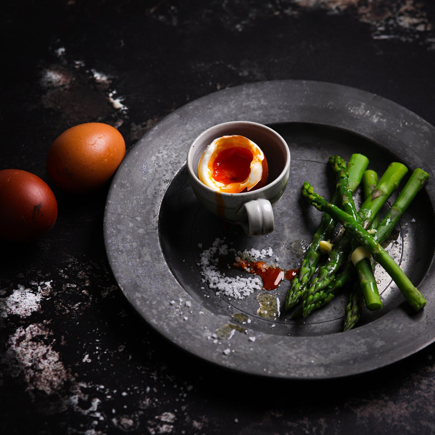 Dark and moody styling: using shadows in food and product photography