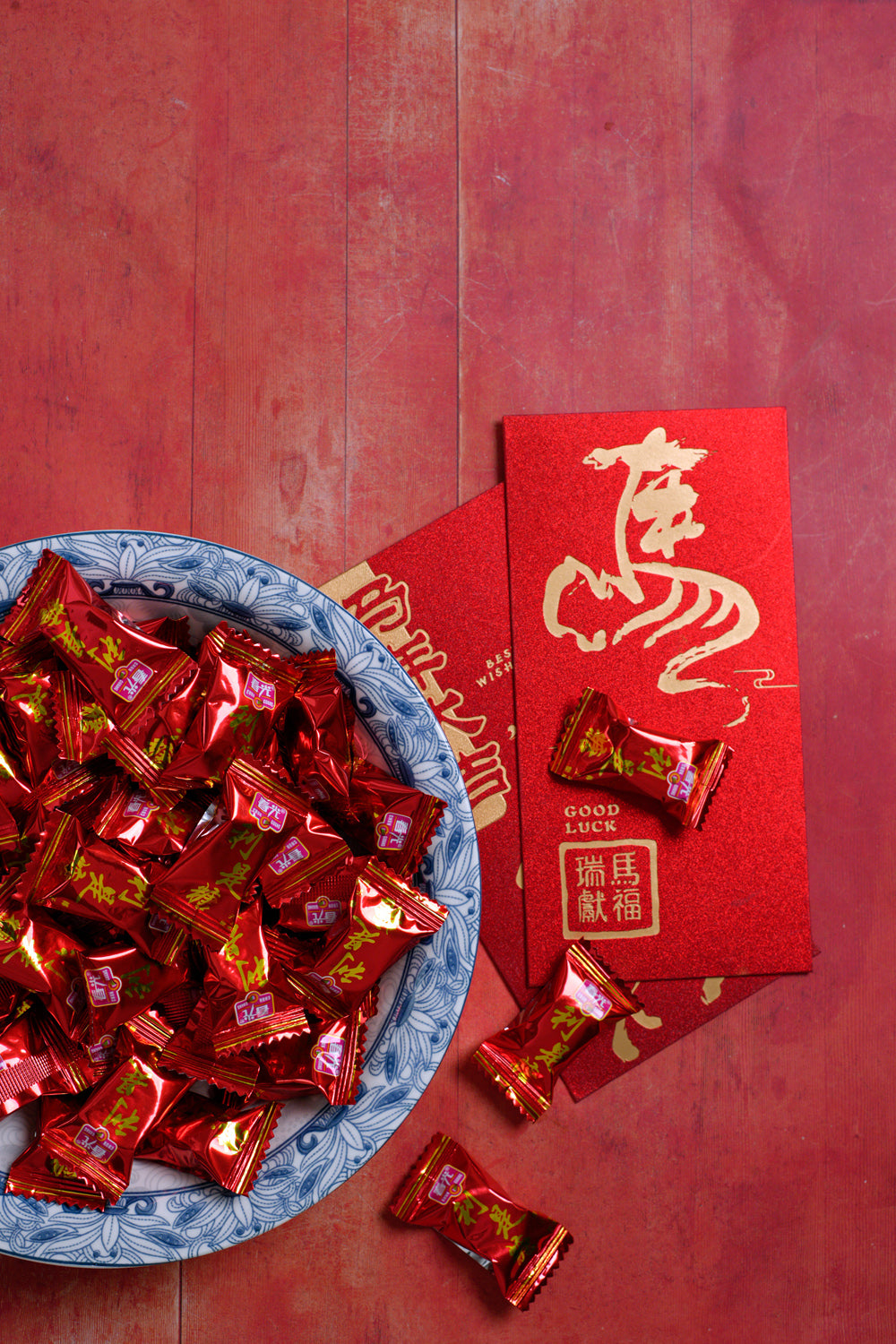 Shanghai red painted wood-effect photography backdrop